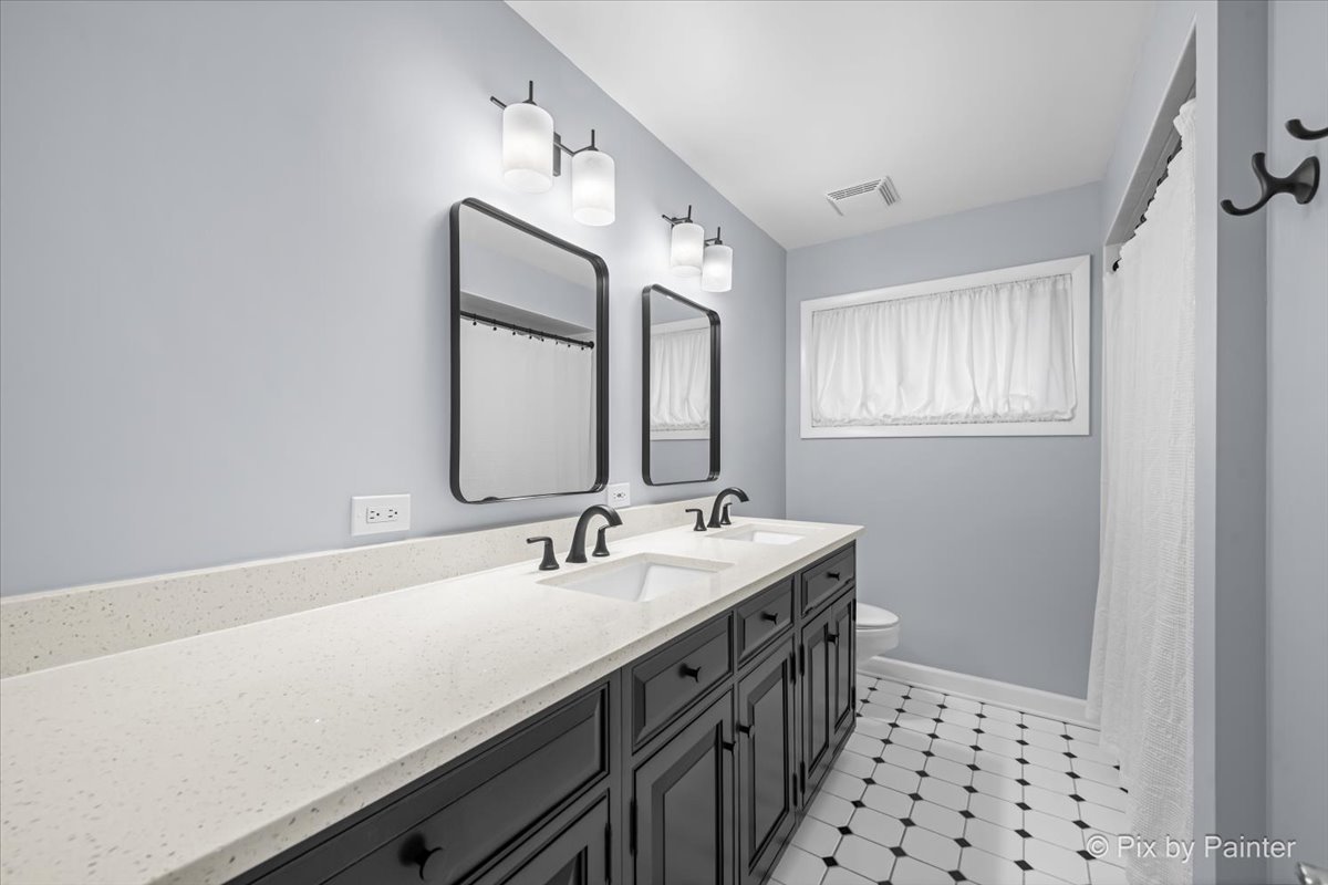 155 N Park Boulevard, Glen Ellyn, IL 60137