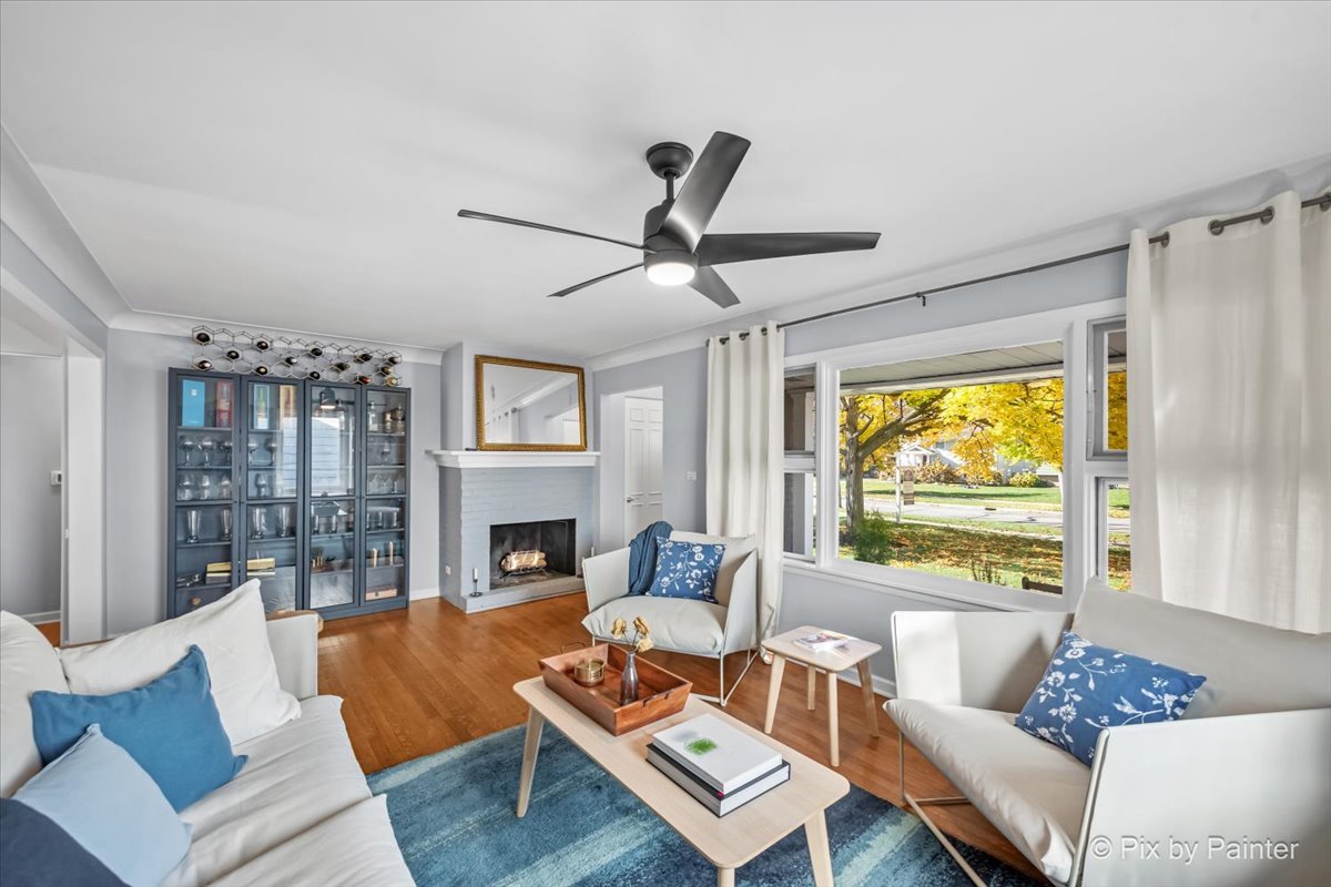 155 N Park Boulevard, Glen Ellyn, IL 60137