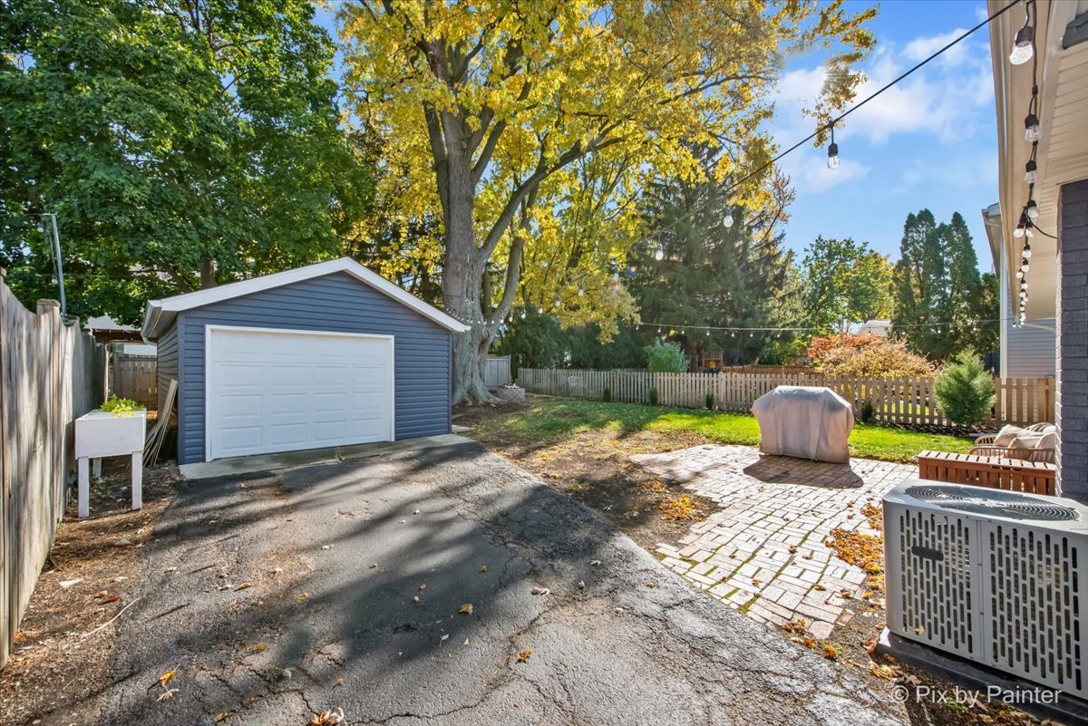 155 N Park Boulevard, Glen Ellyn, IL 60137