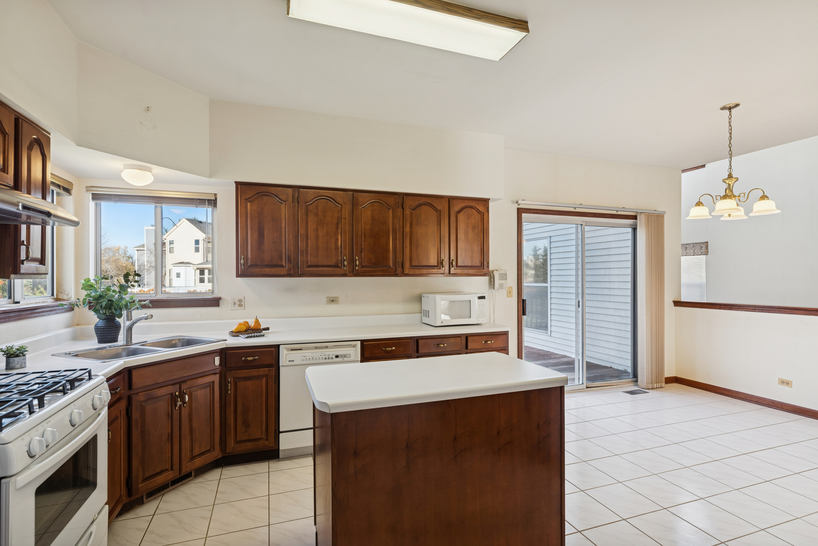 1166 Hummingbird Lane, Grayslake, IL 60030