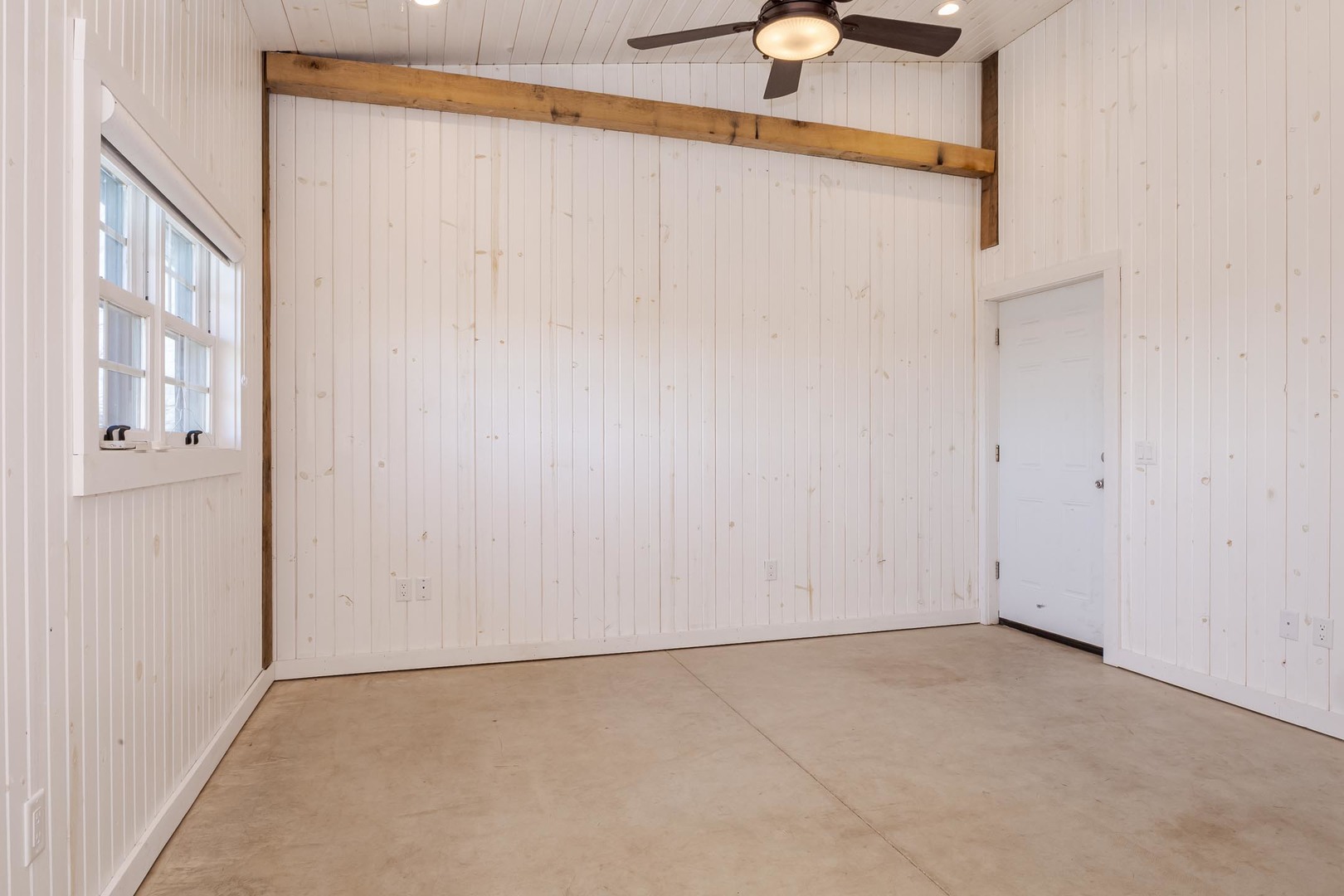 14431 E 2400 North Road, Hudson, IL 61748