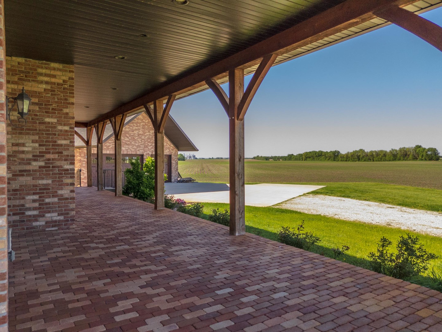 14431 E 2400 North Road, Hudson, IL 61748