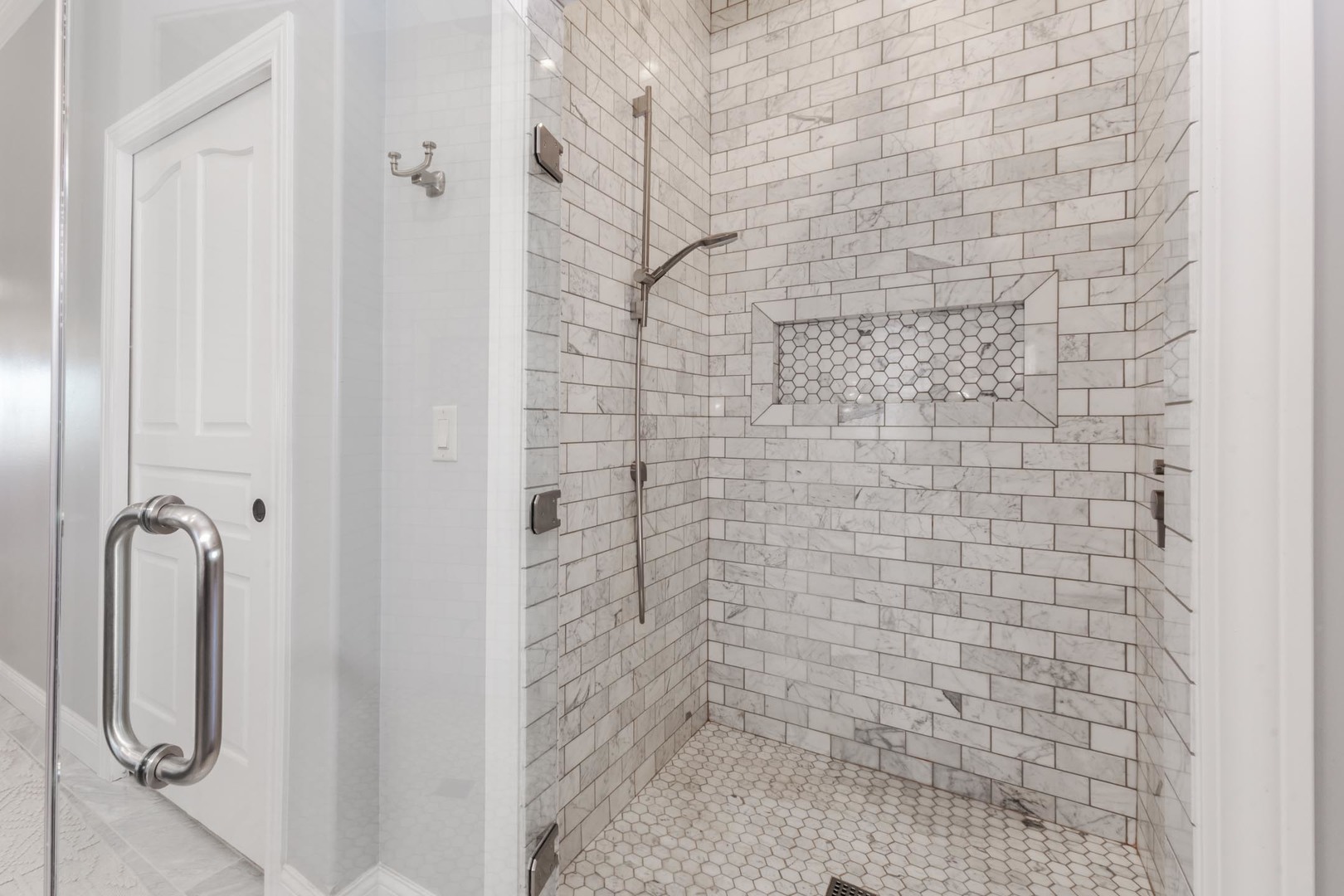 14431 E 2400 North Road, Hudson, IL 61748