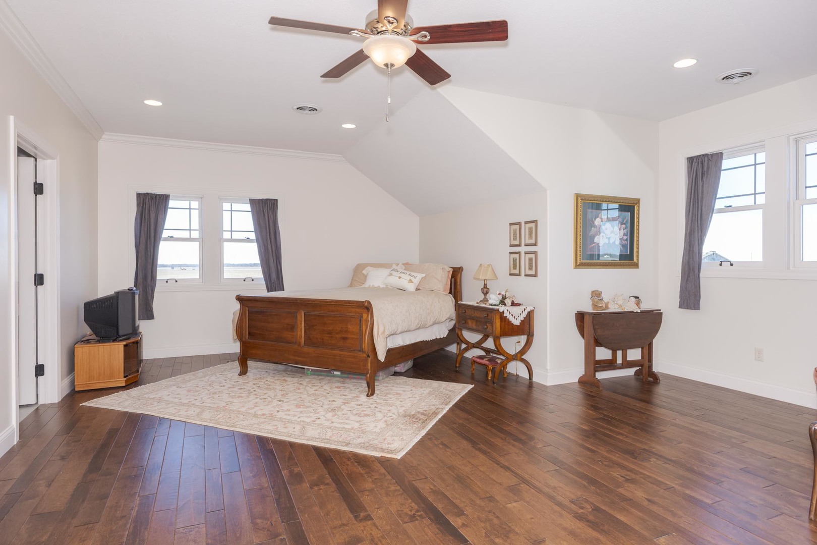 14431 E 2400 North Road, Hudson, IL 61748