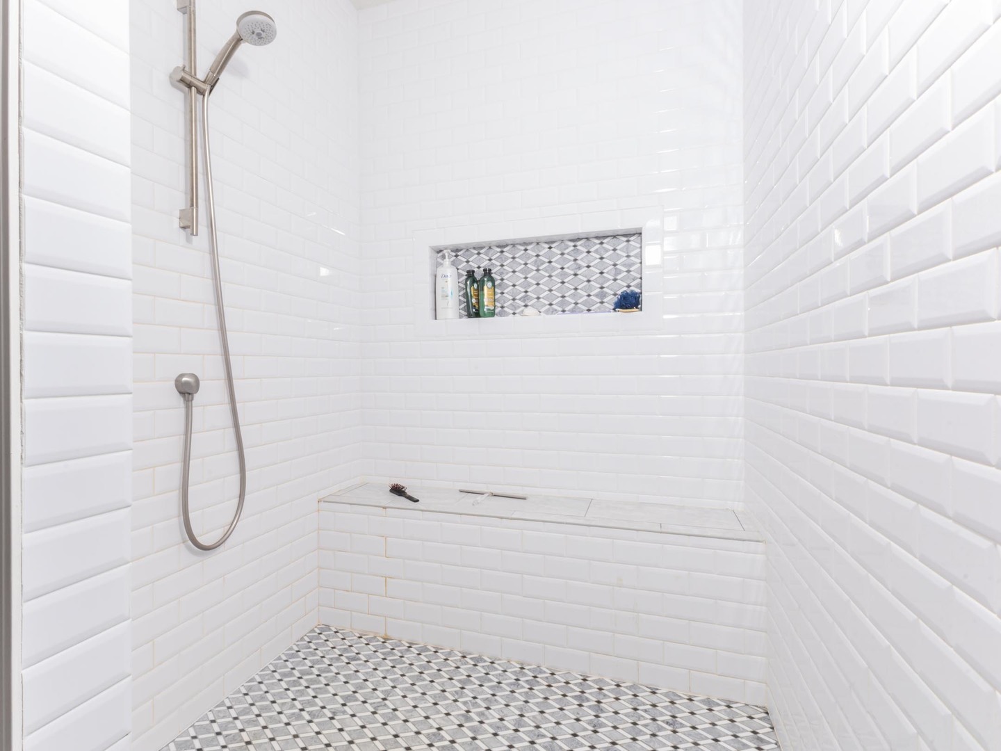 14431 E 2400 North Road, Hudson, IL 61748