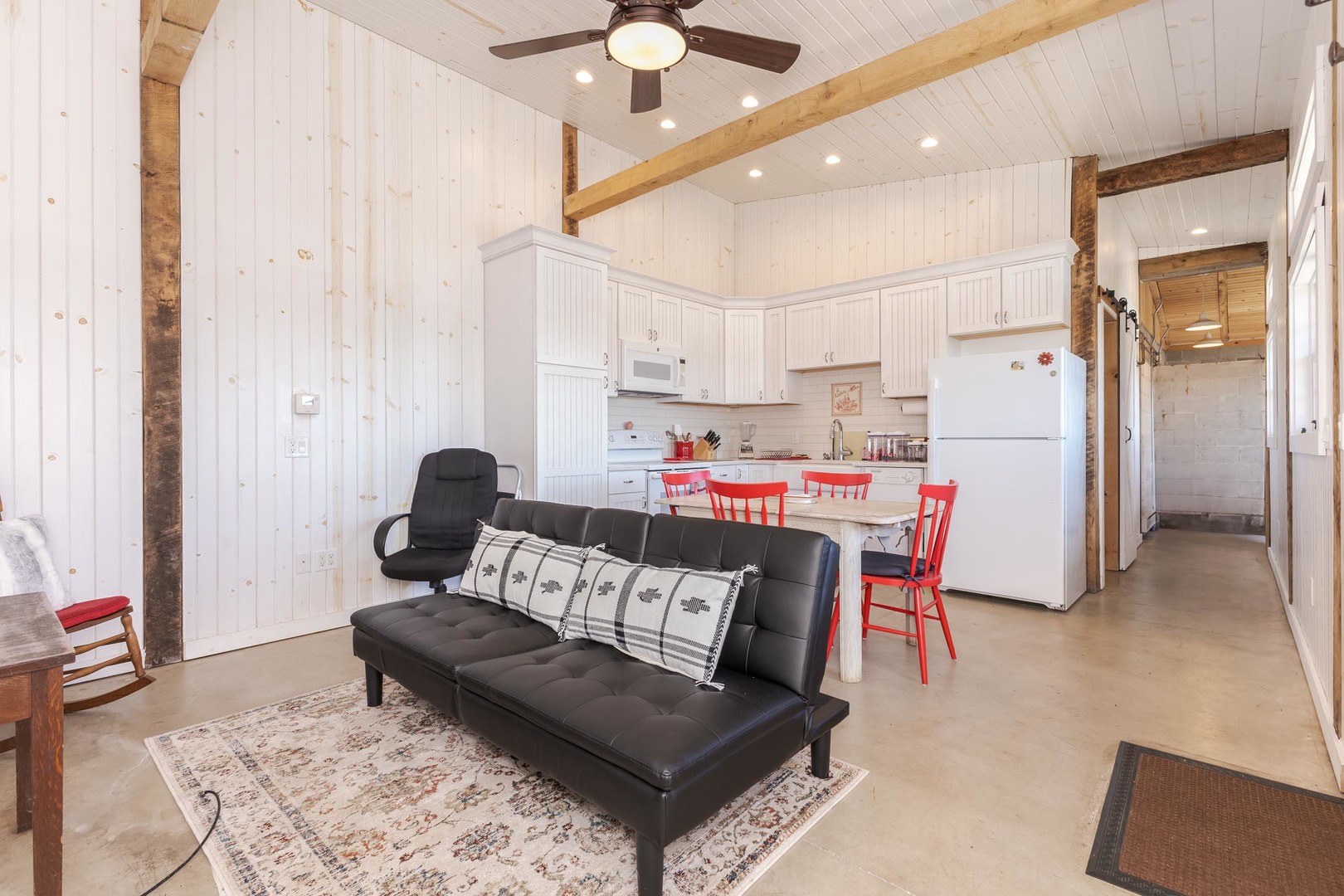 14431 E 2400 North Road, Hudson, IL 61748