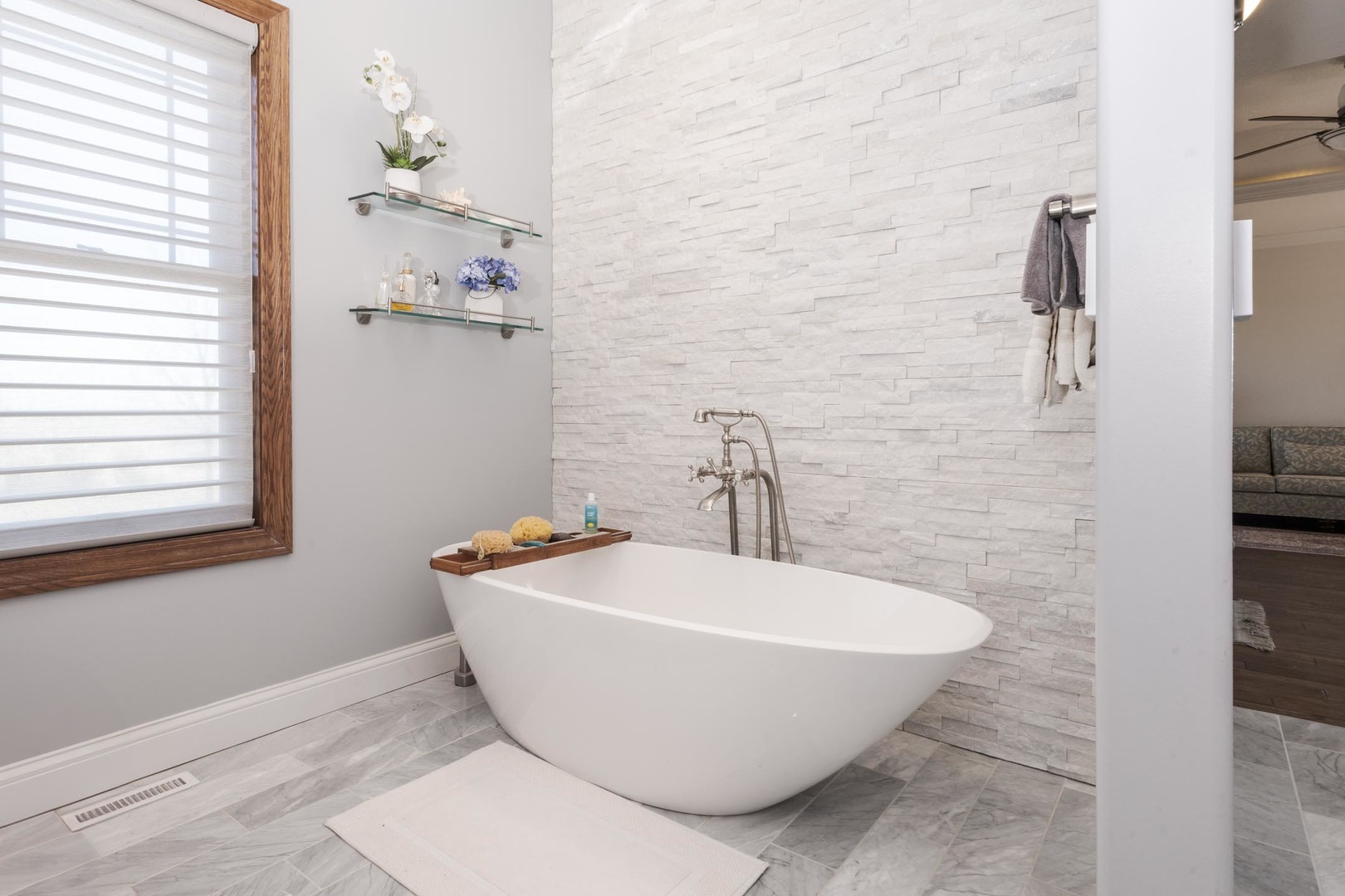 14431 E 2400 North Road, Hudson, IL 61748