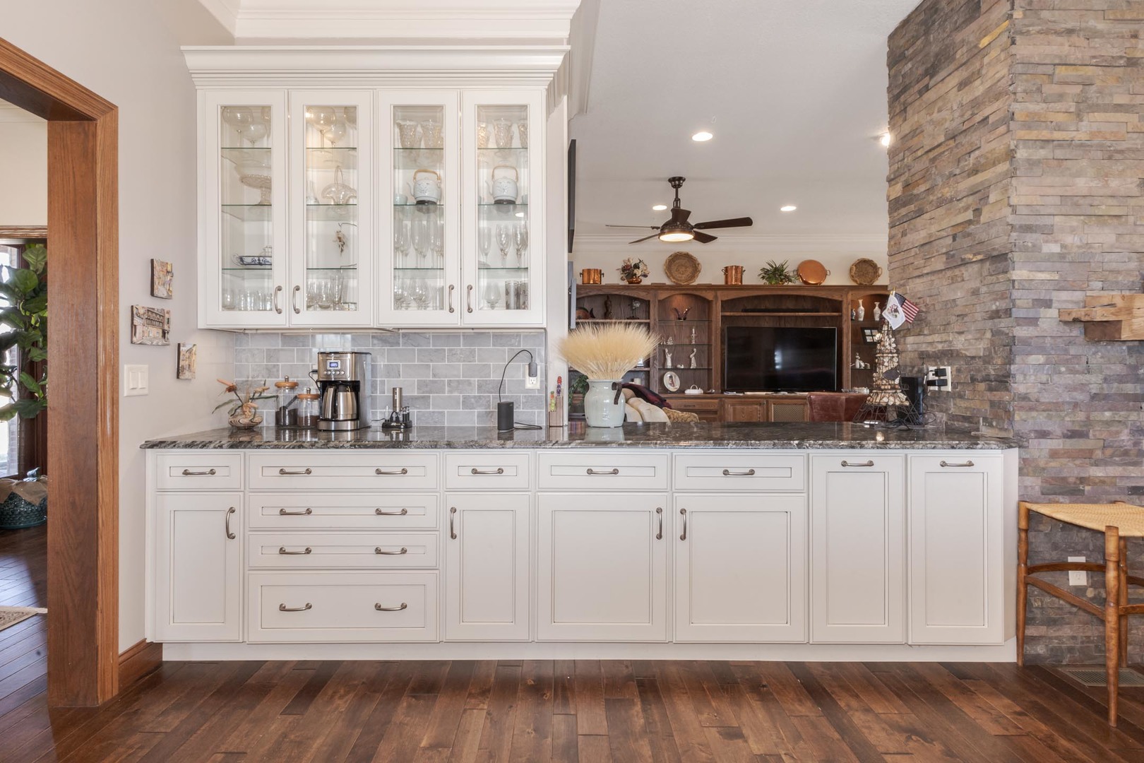 14431 E 2400 North Road, Hudson, IL 61748