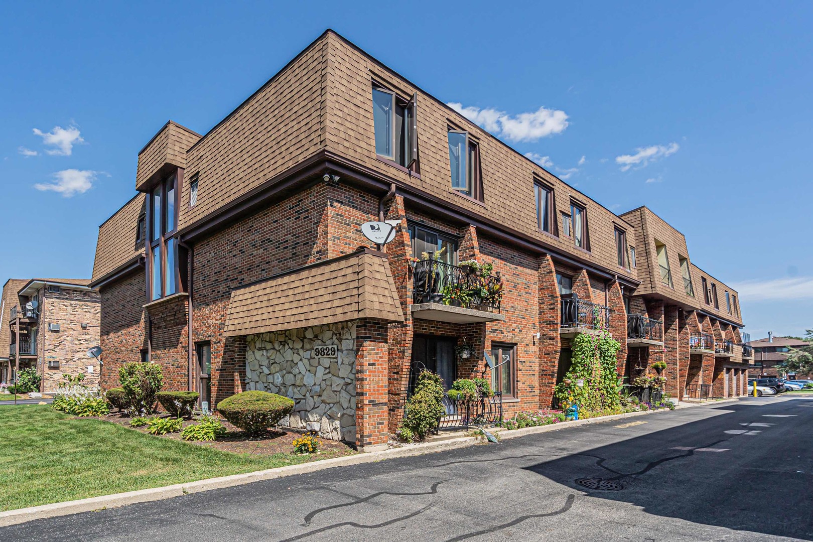 9829 Nottingham Avenue #10, Chicago Ridge, IL 60415