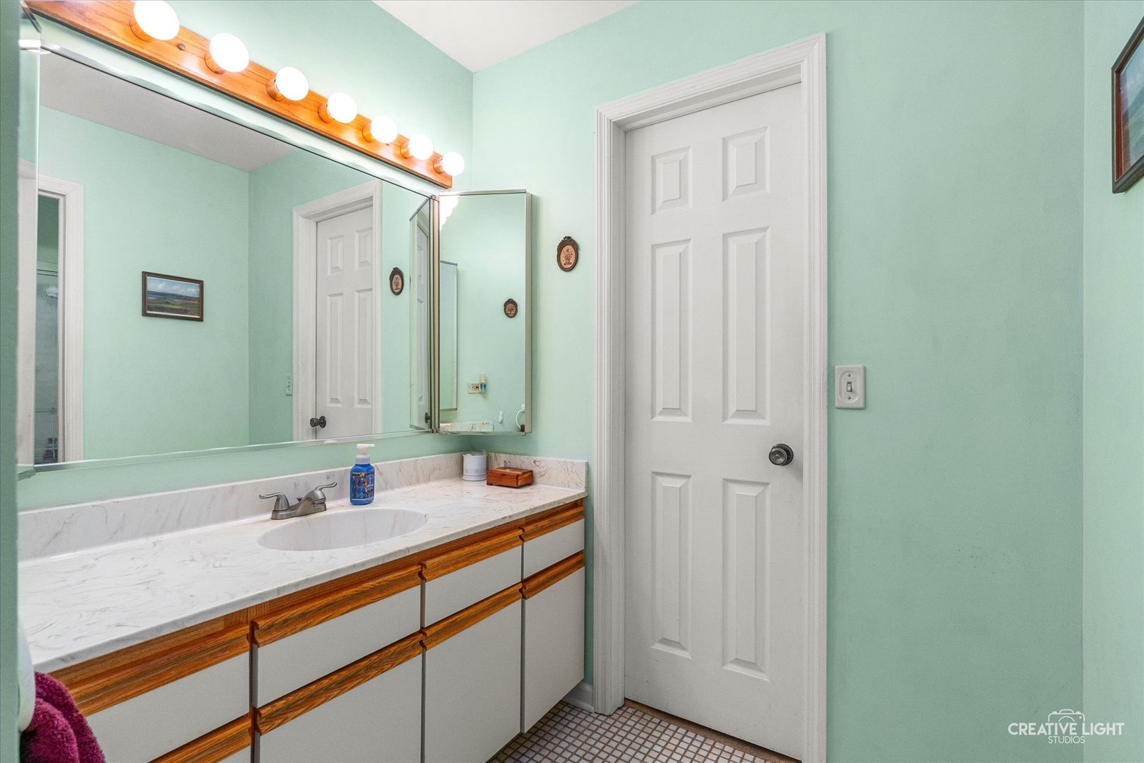 904 Dartmouth Drive, Wheaton, IL 60189