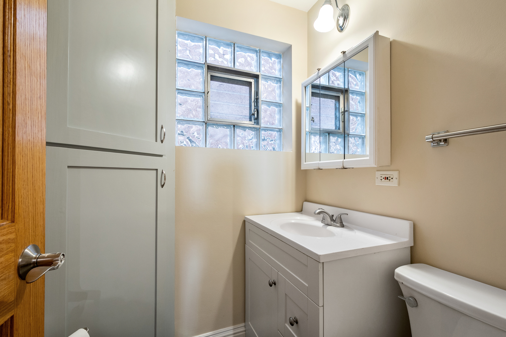 249 S VINE Avenue #B, Park Ridge, IL 60068