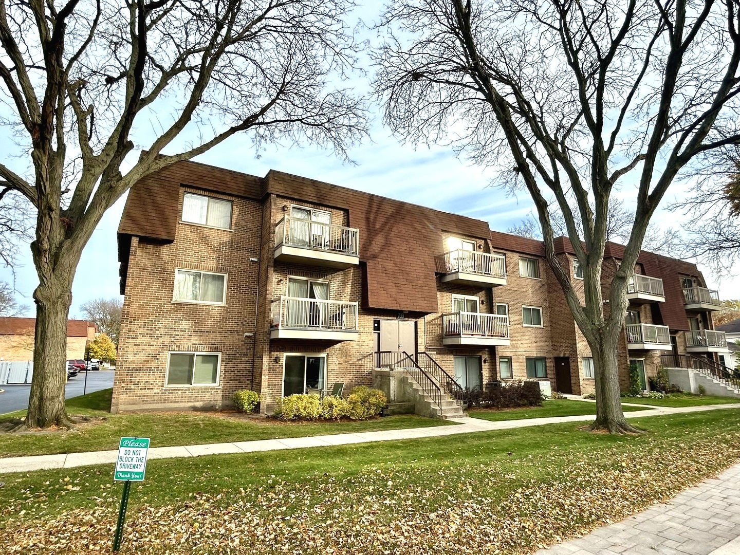 709 W Central Road #C5, Mount Prospect, IL 60056