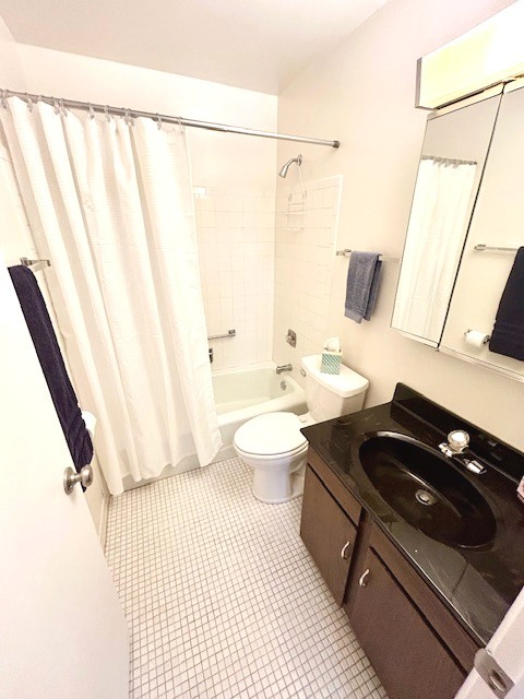 709 W Central Road #C5, Mount Prospect, IL 60056