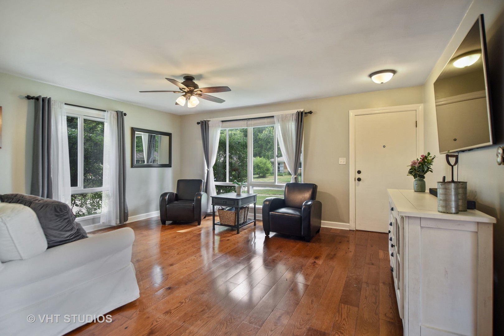 123 Woodland Road, Libertyville, IL 60048