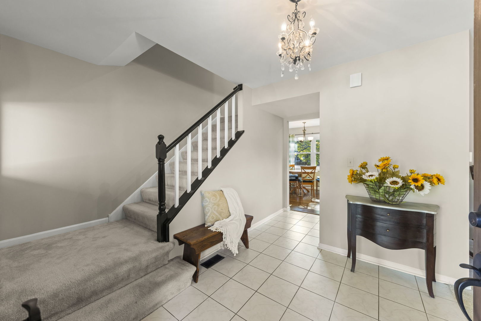 595 Raintree Drive, Glen Ellyn, IL 60137