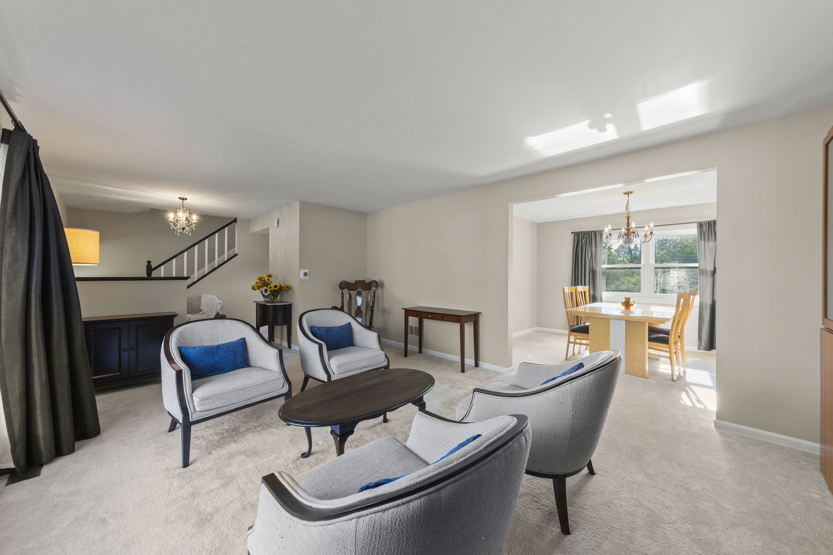 595 Raintree Drive, Glen Ellyn, IL 60137