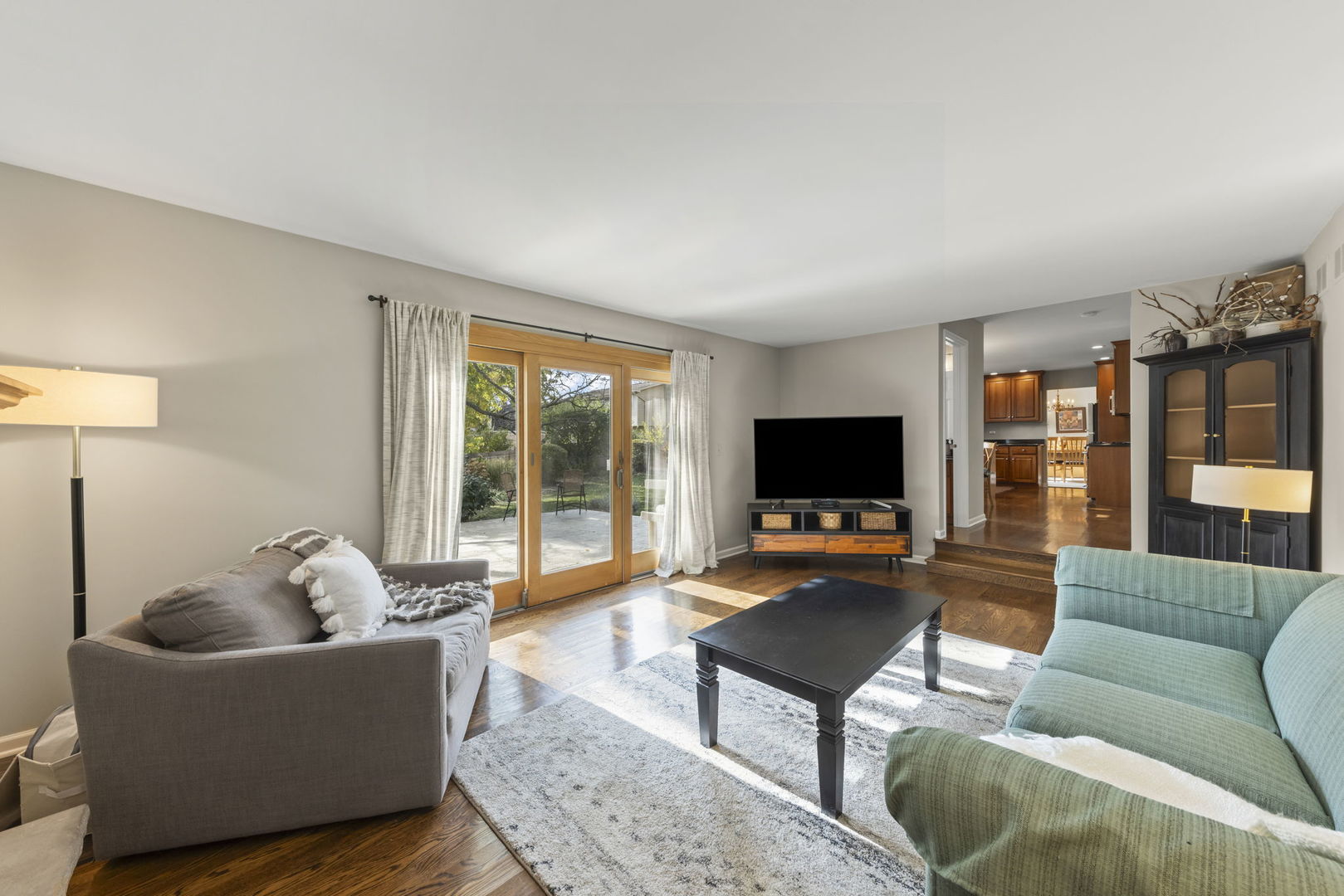 595 Raintree Drive, Glen Ellyn, IL 60137