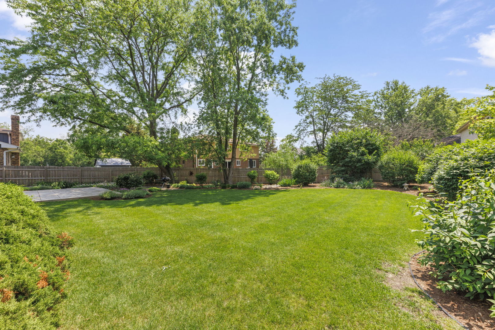 595 Raintree Drive, Glen Ellyn, IL 60137