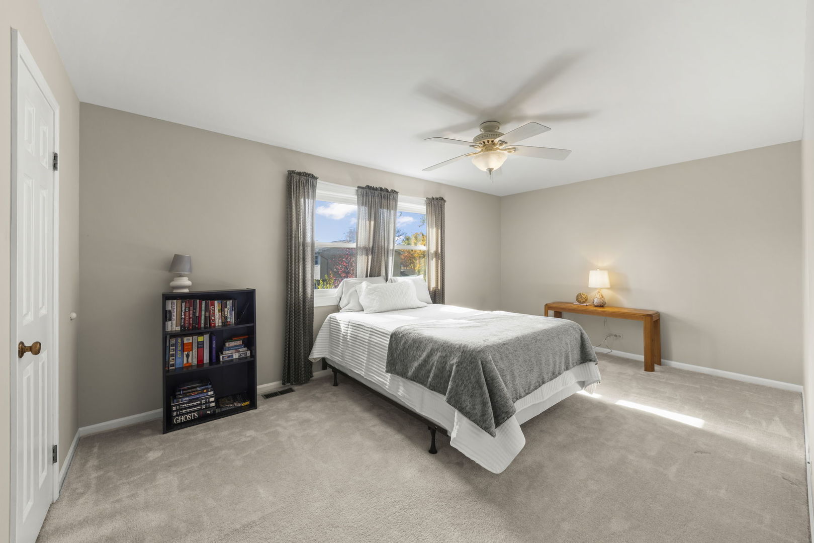 595 Raintree Drive, Glen Ellyn, IL 60137