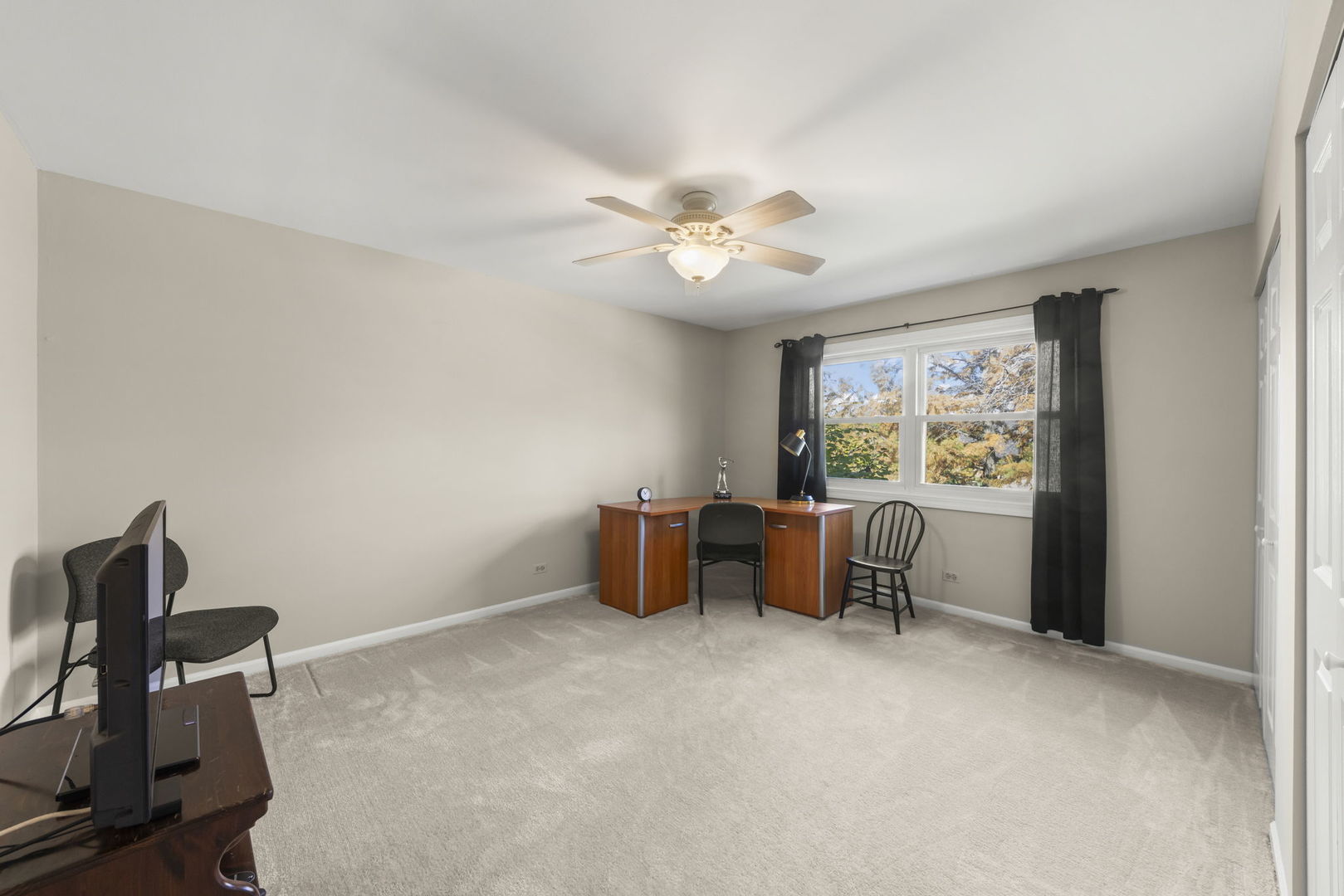 595 Raintree Drive, Glen Ellyn, IL 60137