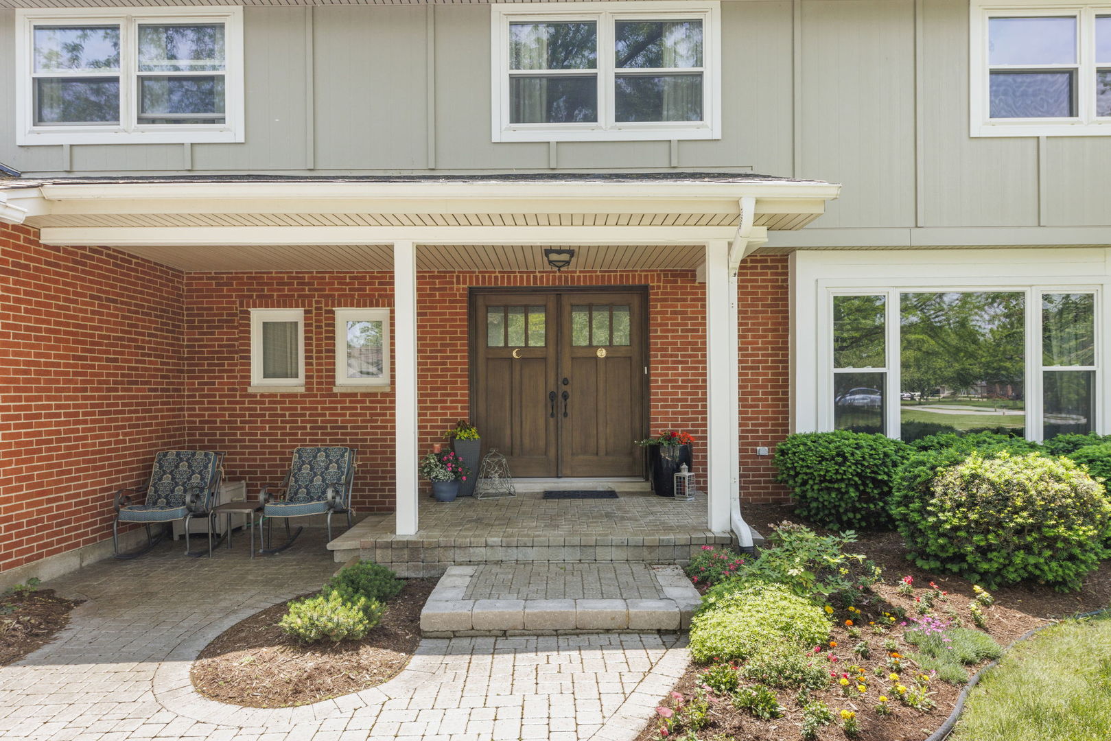 595 Raintree Drive, Glen Ellyn, IL 60137