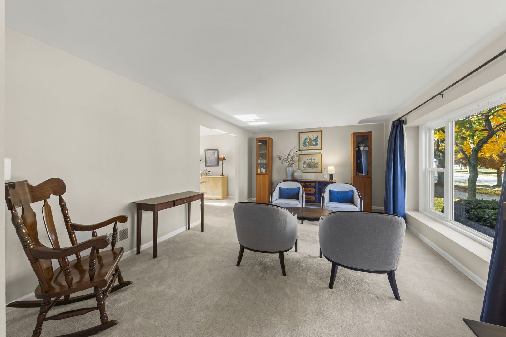 595 Raintree Drive, Glen Ellyn, IL 60137