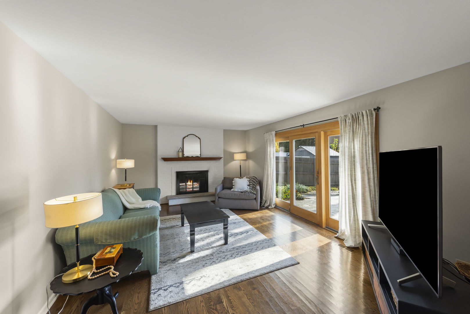 595 Raintree Drive, Glen Ellyn, IL 60137