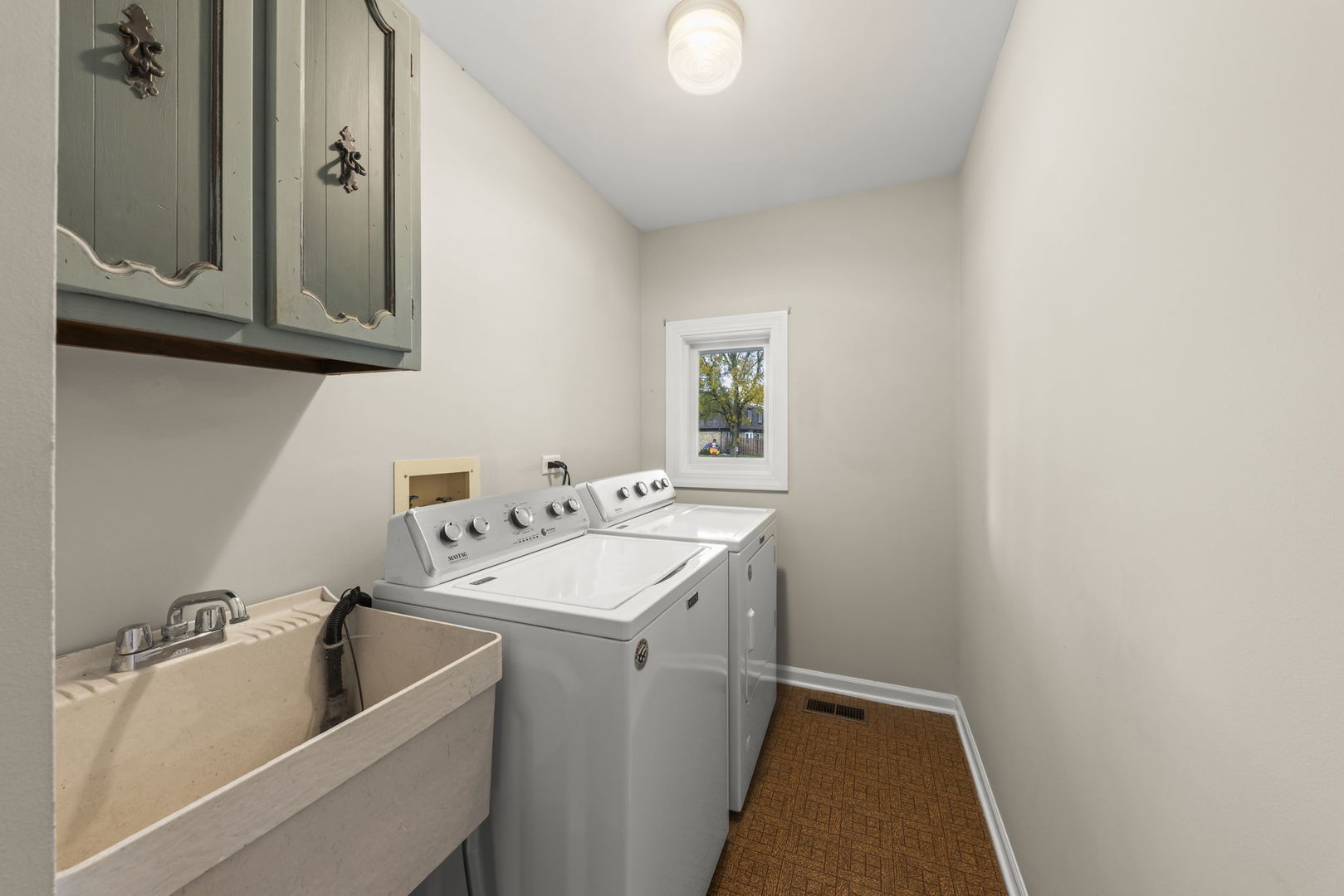 595 Raintree Drive, Glen Ellyn, IL 60137