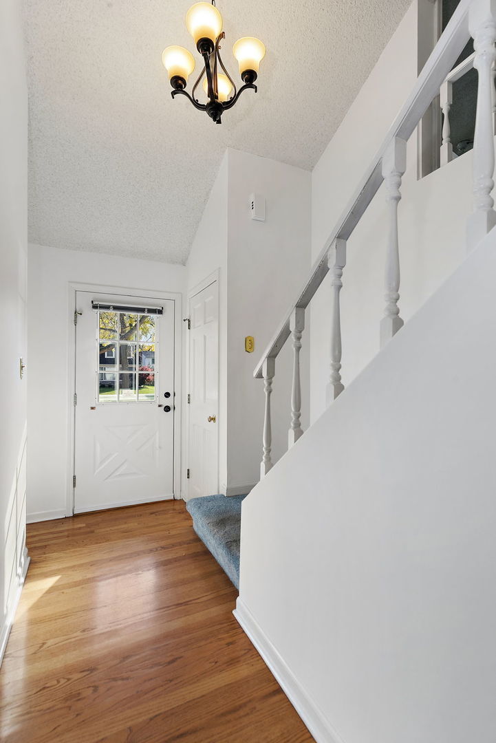 517 Sheffield Road, Naperville, IL 60565