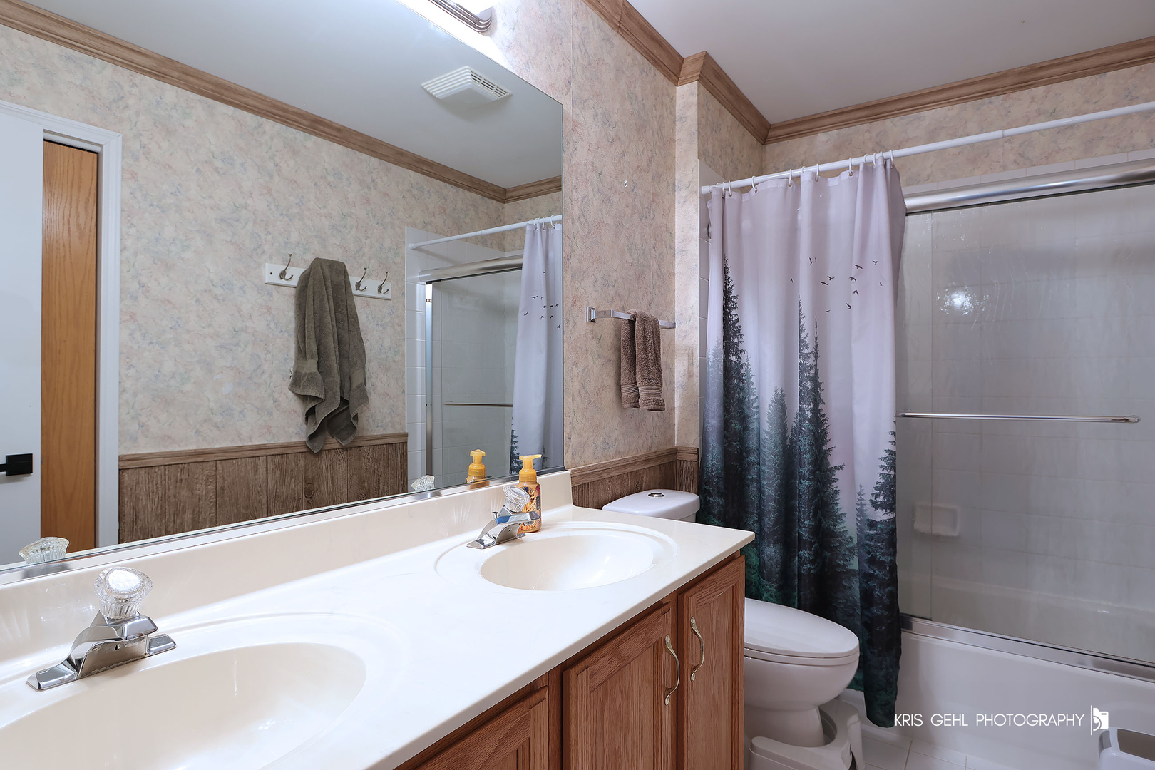 415 Kingsport Drive, Gurnee, IL 60031