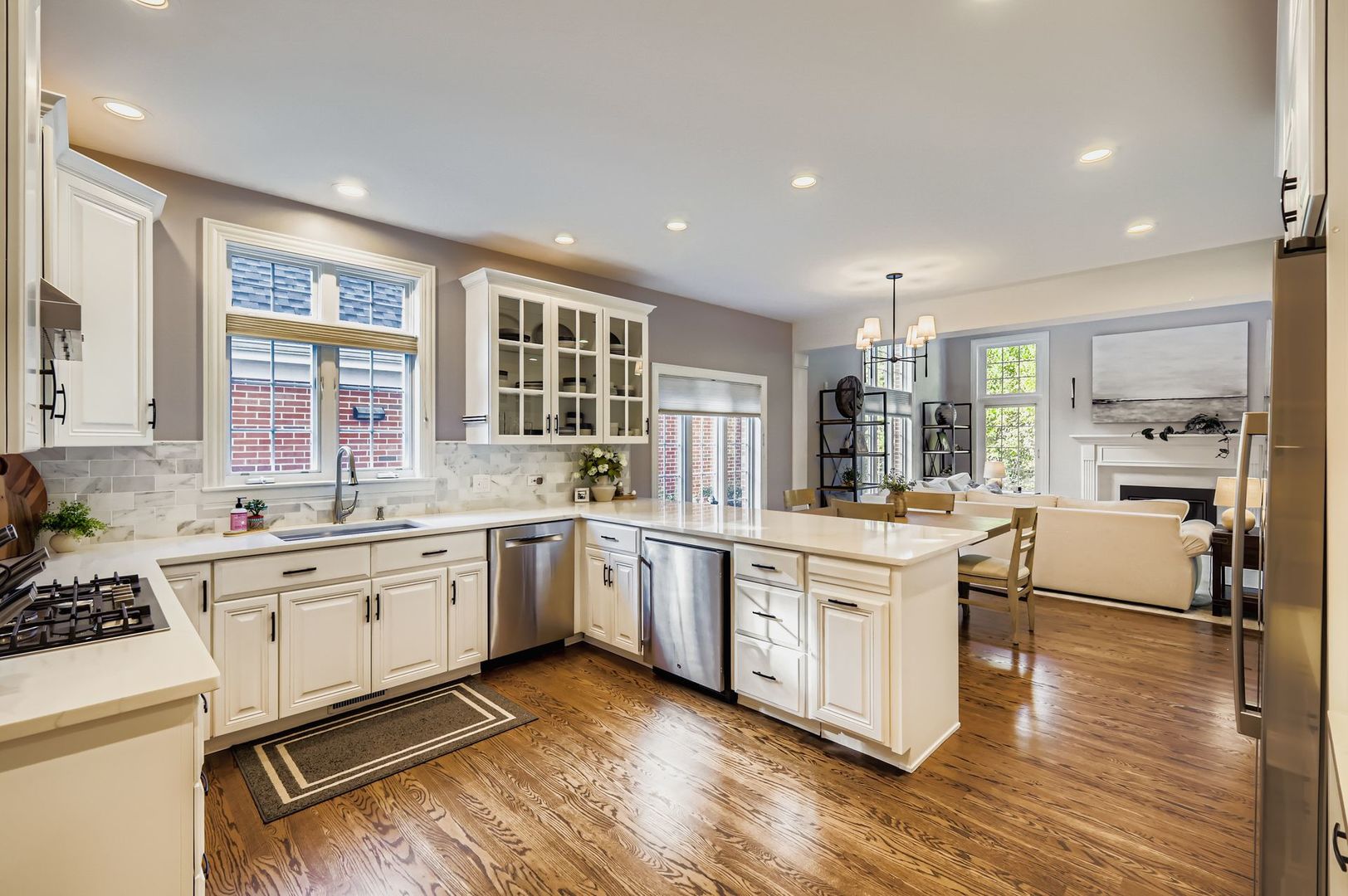 28 Windsor Drive, Elmhurst, IL 60126