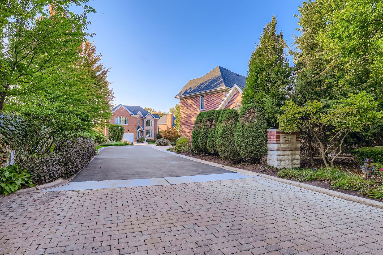 28 Windsor Drive, Elmhurst, IL 60126