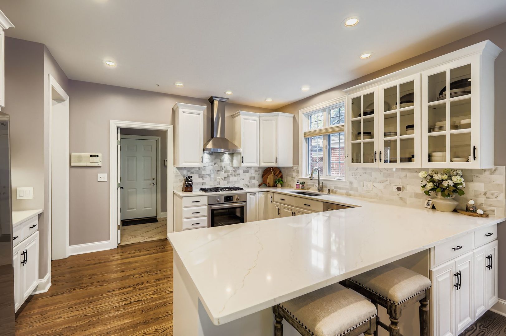 28 Windsor Drive, Elmhurst, IL 60126