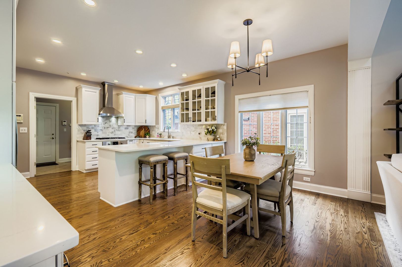 28 Windsor Drive, Elmhurst, IL 60126