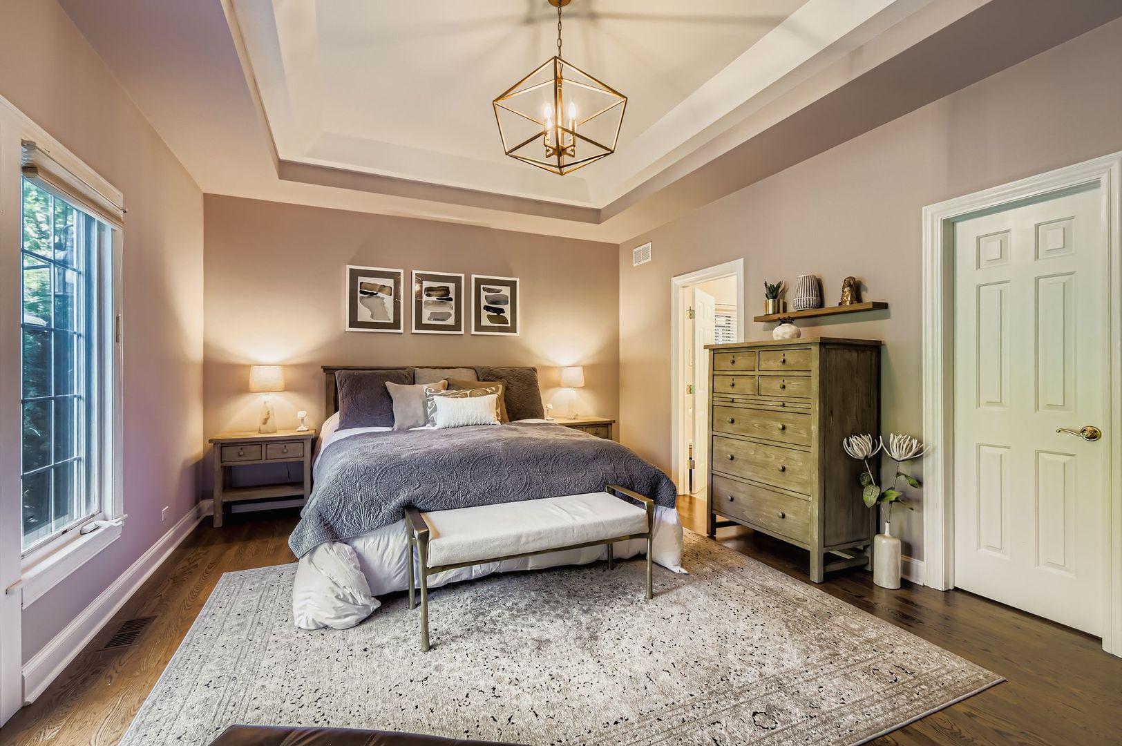 28 Windsor Drive, Elmhurst, IL 60126