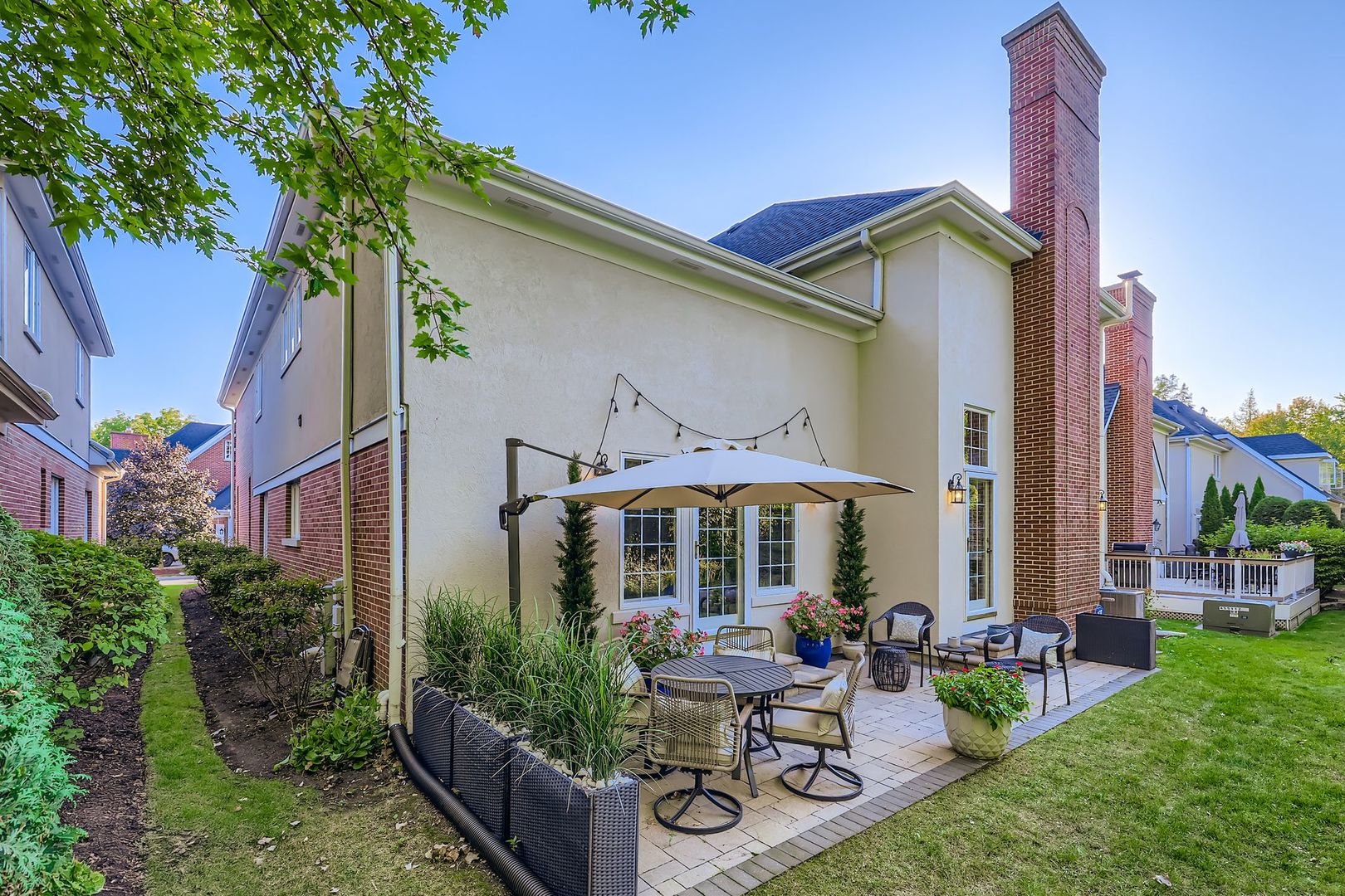 28 Windsor Drive, Elmhurst, IL 60126