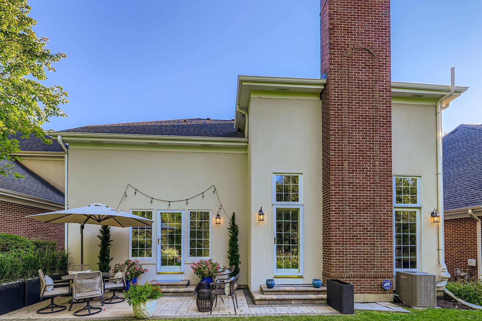 28 Windsor Drive, Elmhurst, IL 60126