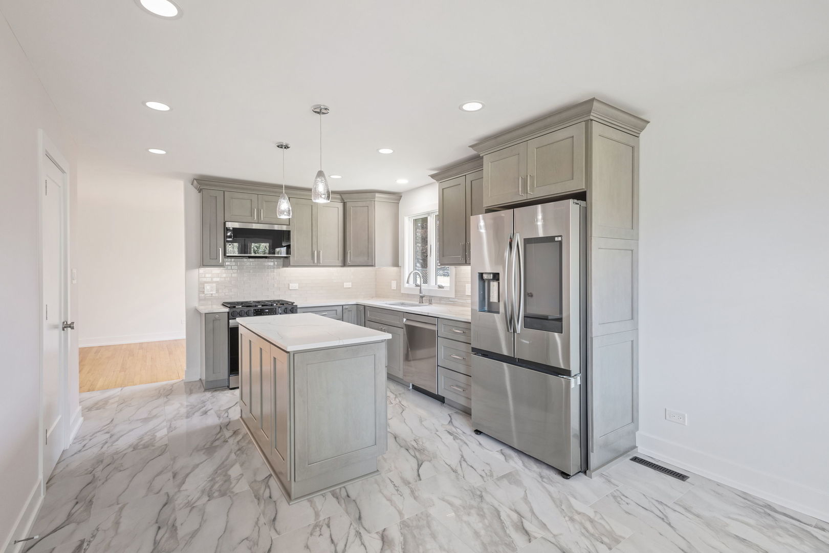 6710 W Golfview Lane, Palos Heights, IL 60463