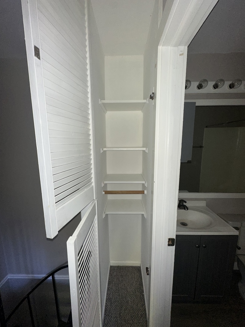 16 Saint Thomas Colony #6, Fox Lake, IL 60020