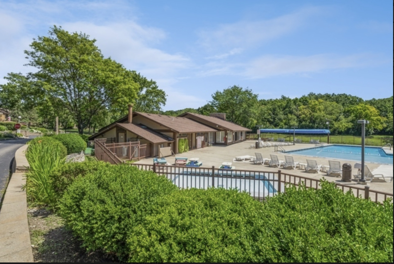 16 Saint Thomas Colony #6, Fox Lake, IL 60020