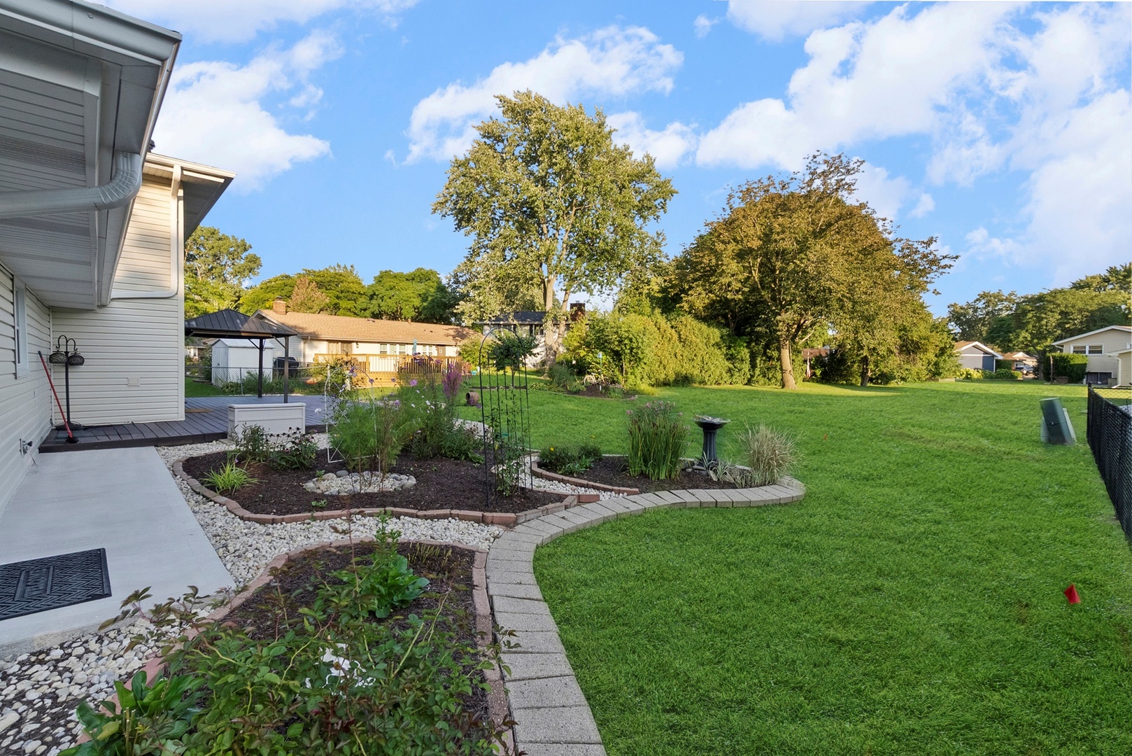 305 Williams Drive, Schaumburg, IL 60193