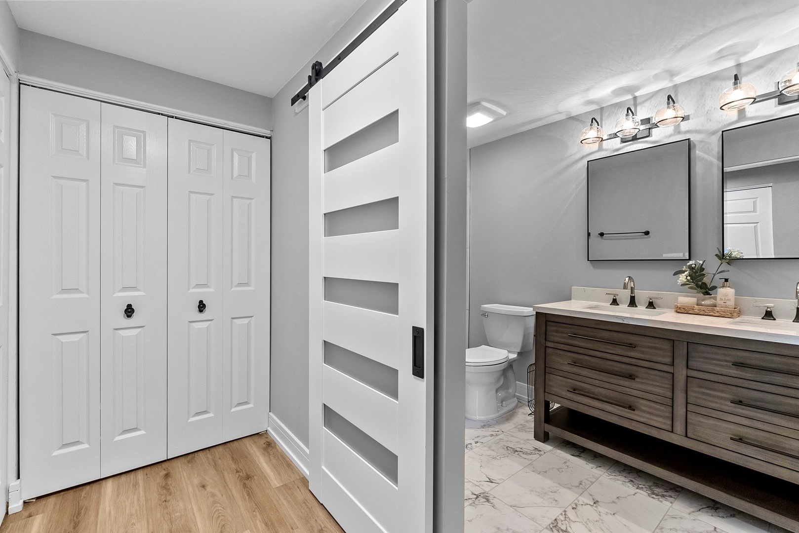 305 Williams Drive, Schaumburg, IL 60193