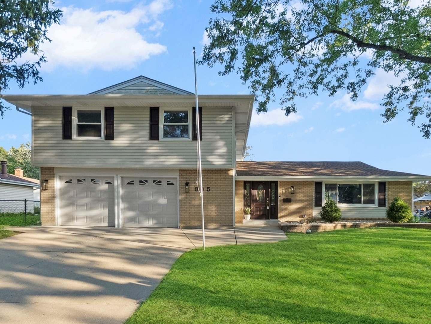 305 Williams Drive, Schaumburg, IL 60193