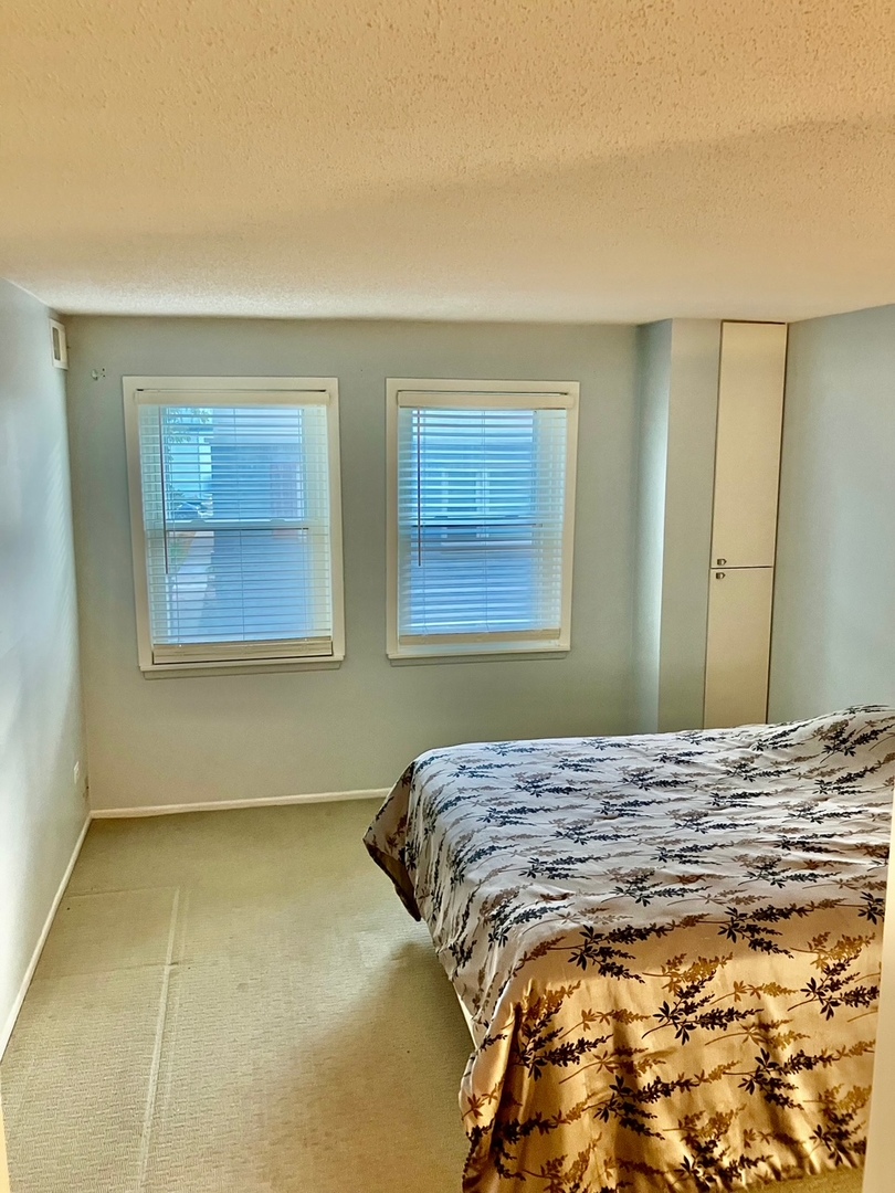 9514 Lawrence Avenue #2204, Schiller Park, IL 60176