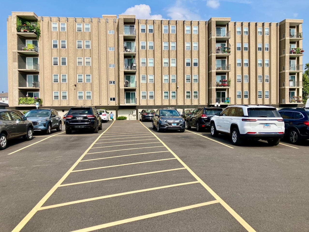 9514 Lawrence Avenue #2204, Schiller Park, IL 60176