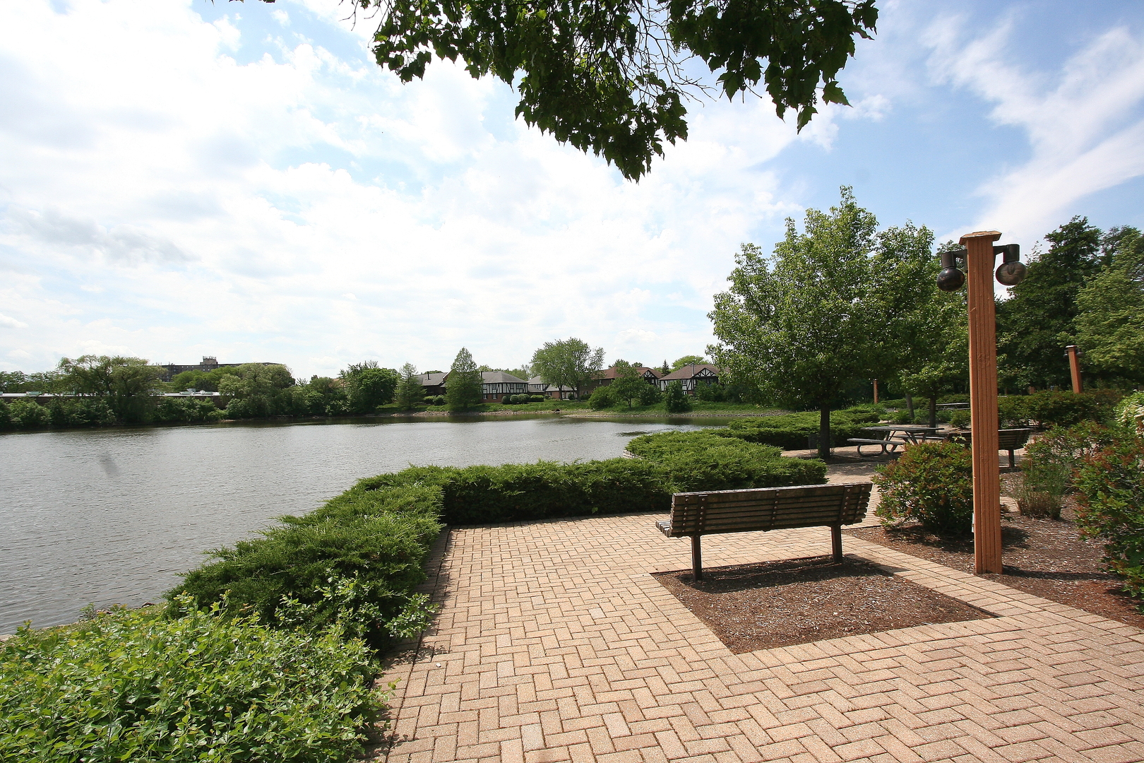 6143 Knollwood Road #106, Willowbrook, IL 60527