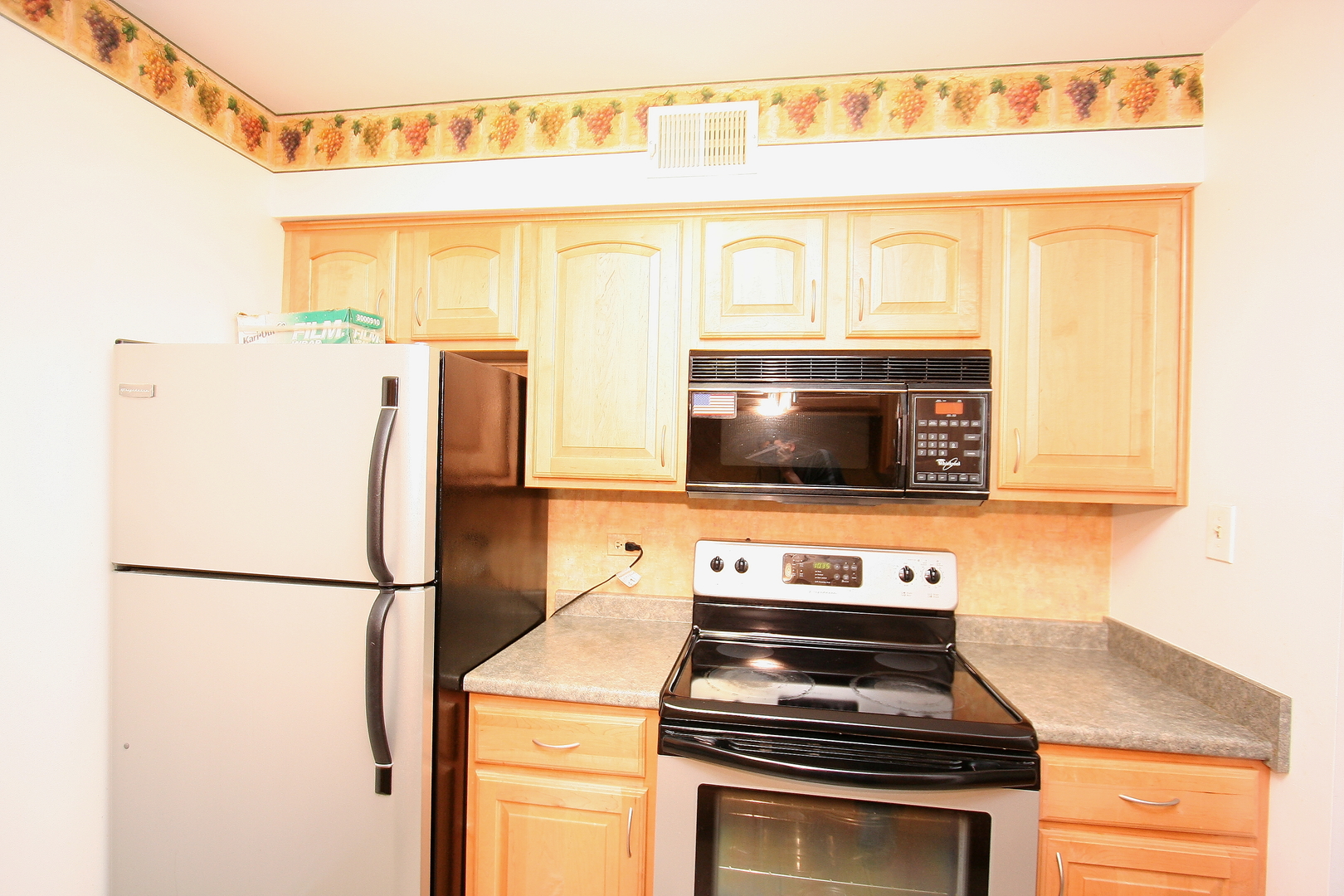 6143 Knollwood Road #106, Willowbrook, IL 60527