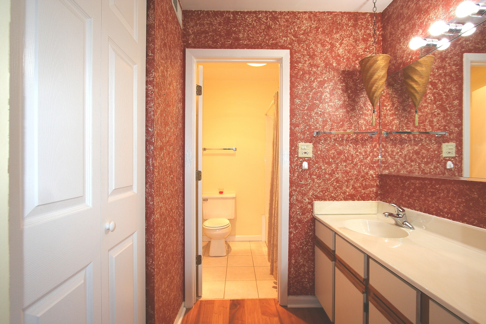 6143 Knollwood Road #106, Willowbrook, IL 60527