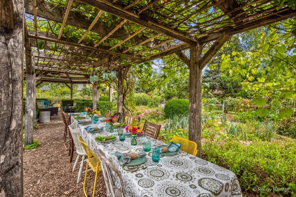 3N369 Lafox Road, St. Charles, IL 60175