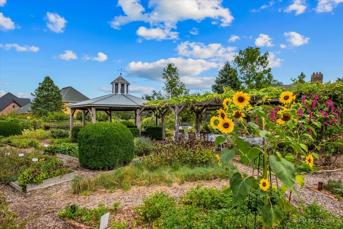 3N369 Lafox Road, St. Charles, IL 60175